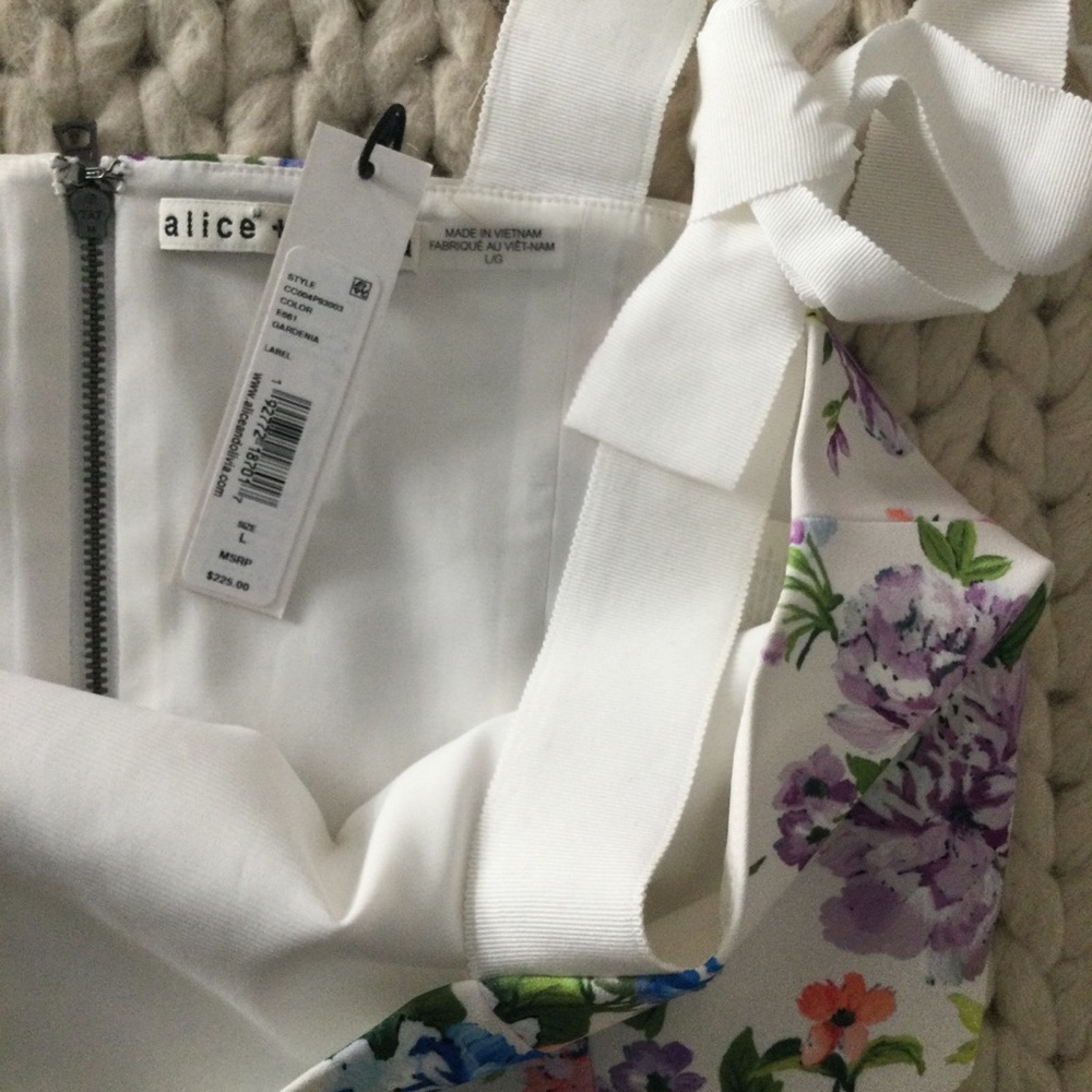 Alice + Olivia Nika Fitted Crop Top - Picture 10 of 10